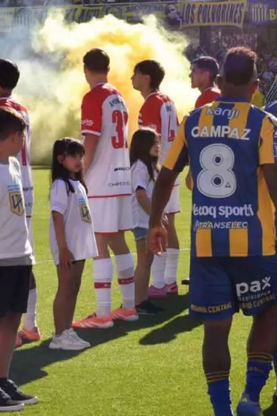 Controversia en el fútbol argentino: AFA abre expediente a Estudiantes por no honrar el pasillo a Rosario Central