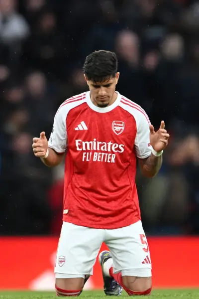 Piero Hincapié brilló en la goleada 4-1 del Arsenal ante Tottenham