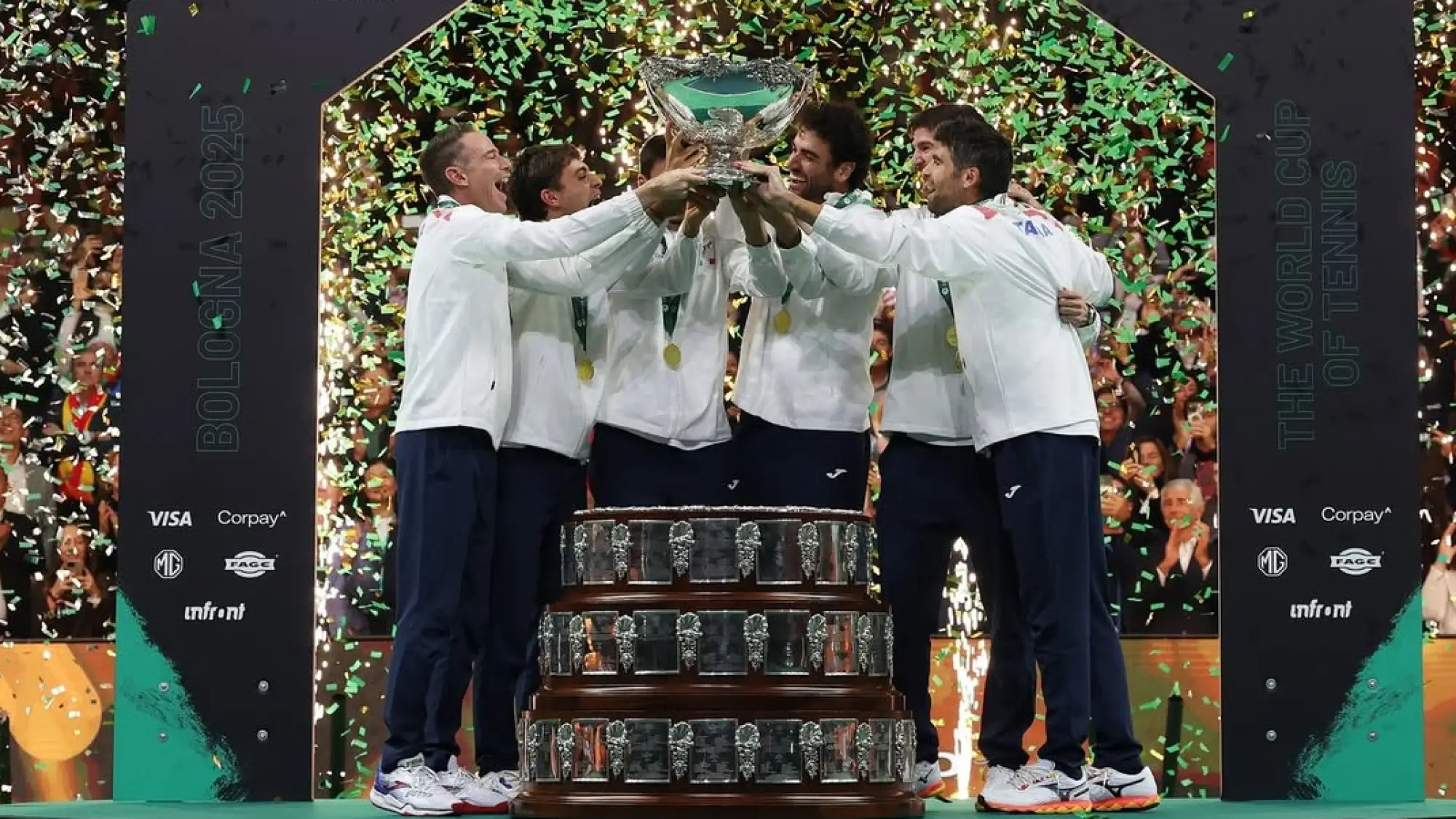 Italia tricampeona de la Copa Davis tras vencer a España en Bolonia, X @CopaDavis