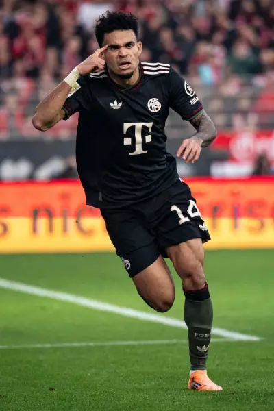 Luis Díaz es sancionado con tres partidos por su dura entrada a Achraf Hakimi en la Champions League