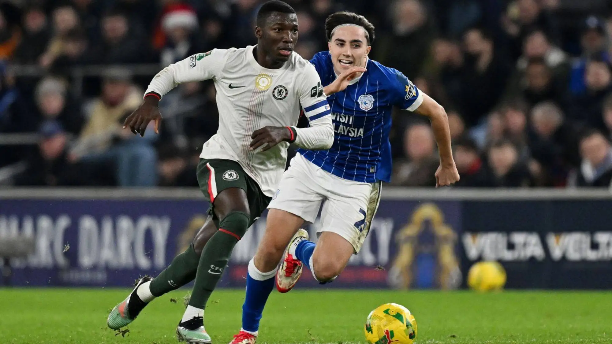 Moisés Caicedo, Redes