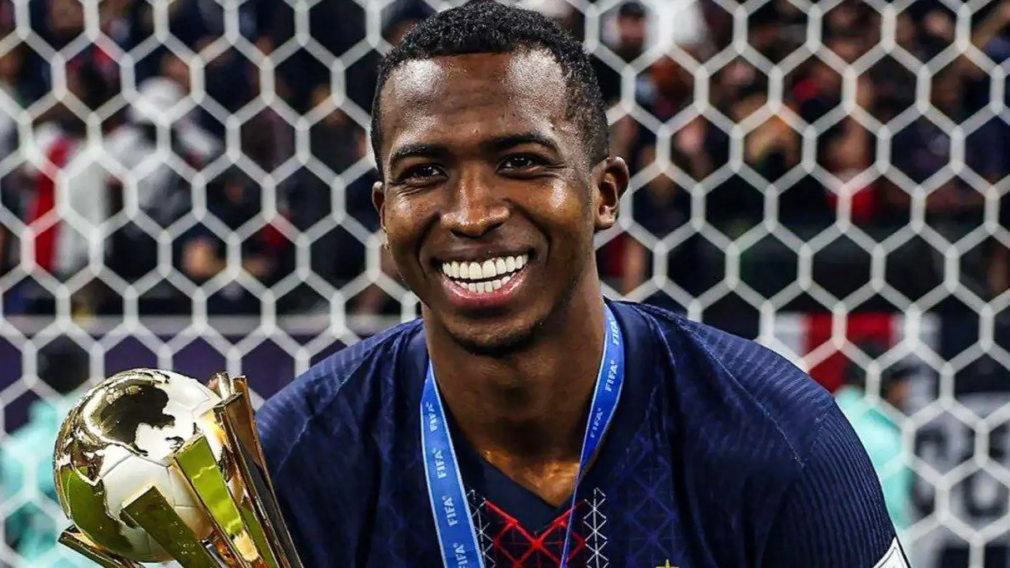 William Pacho es el segundo Ecuatoriano en ganar la Copa Intercontinental , Redes