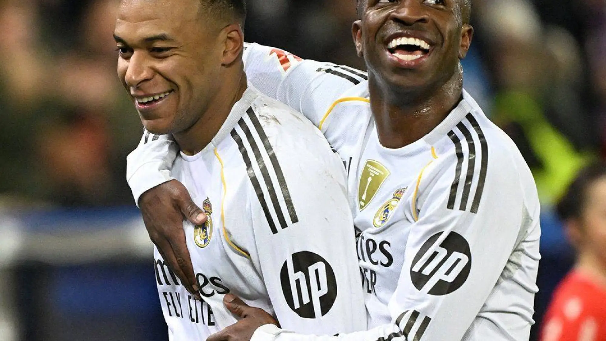 Mbappé y Vinicius Jr en los festejos de la victoria de hoy., @RealMadrid