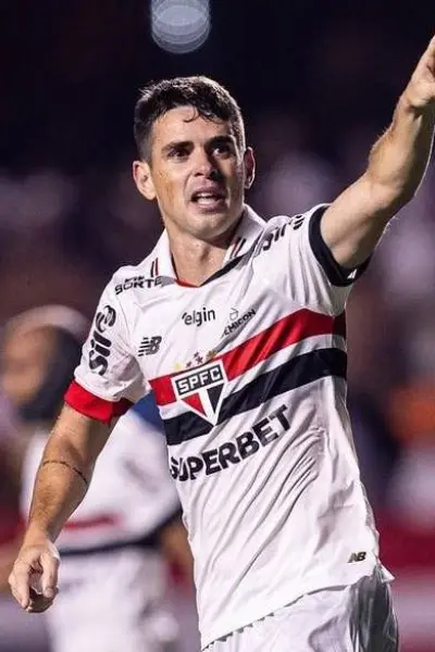 Oscar se retira del fútbol por problemas cardíacos