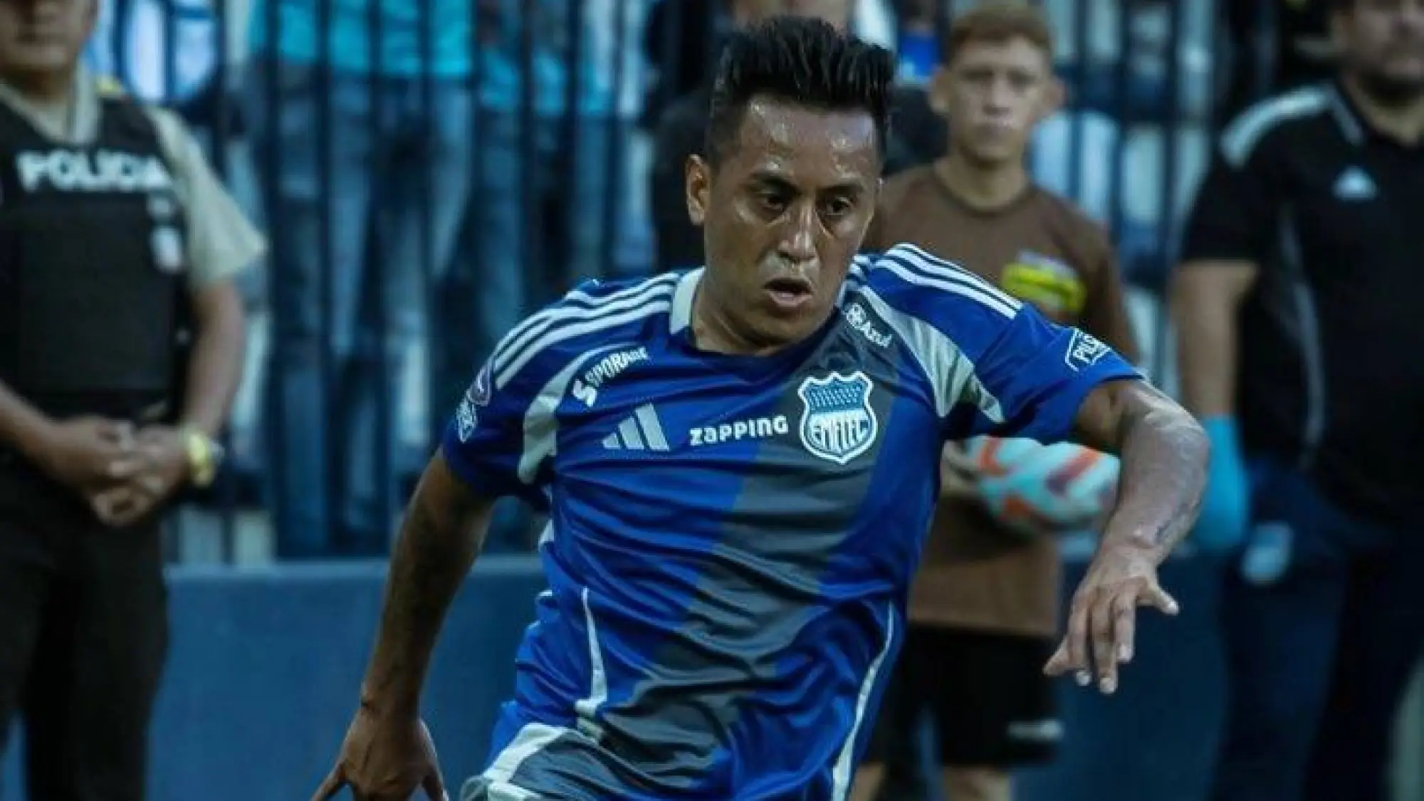 Christian Cueva, Redes 