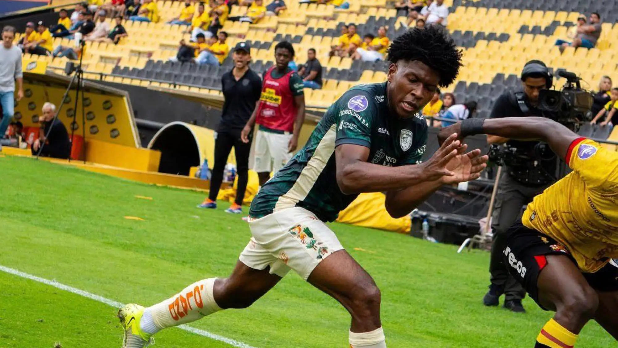 Bryan Quiñonez , Redes