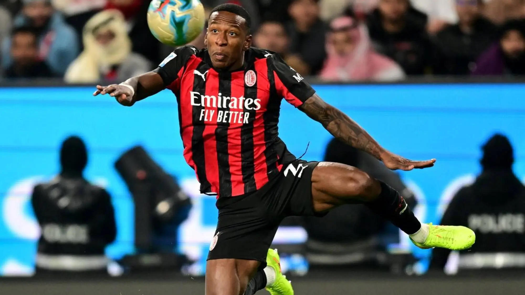 Estupiñán volvió a la titularidad con el AC Milán en la derrota ante Napoli., Web