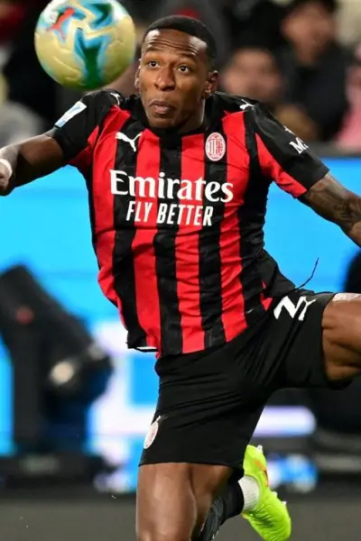 Napoli vence al Milan de Pervis Estupiñán y sueña con el título de la Supercopa