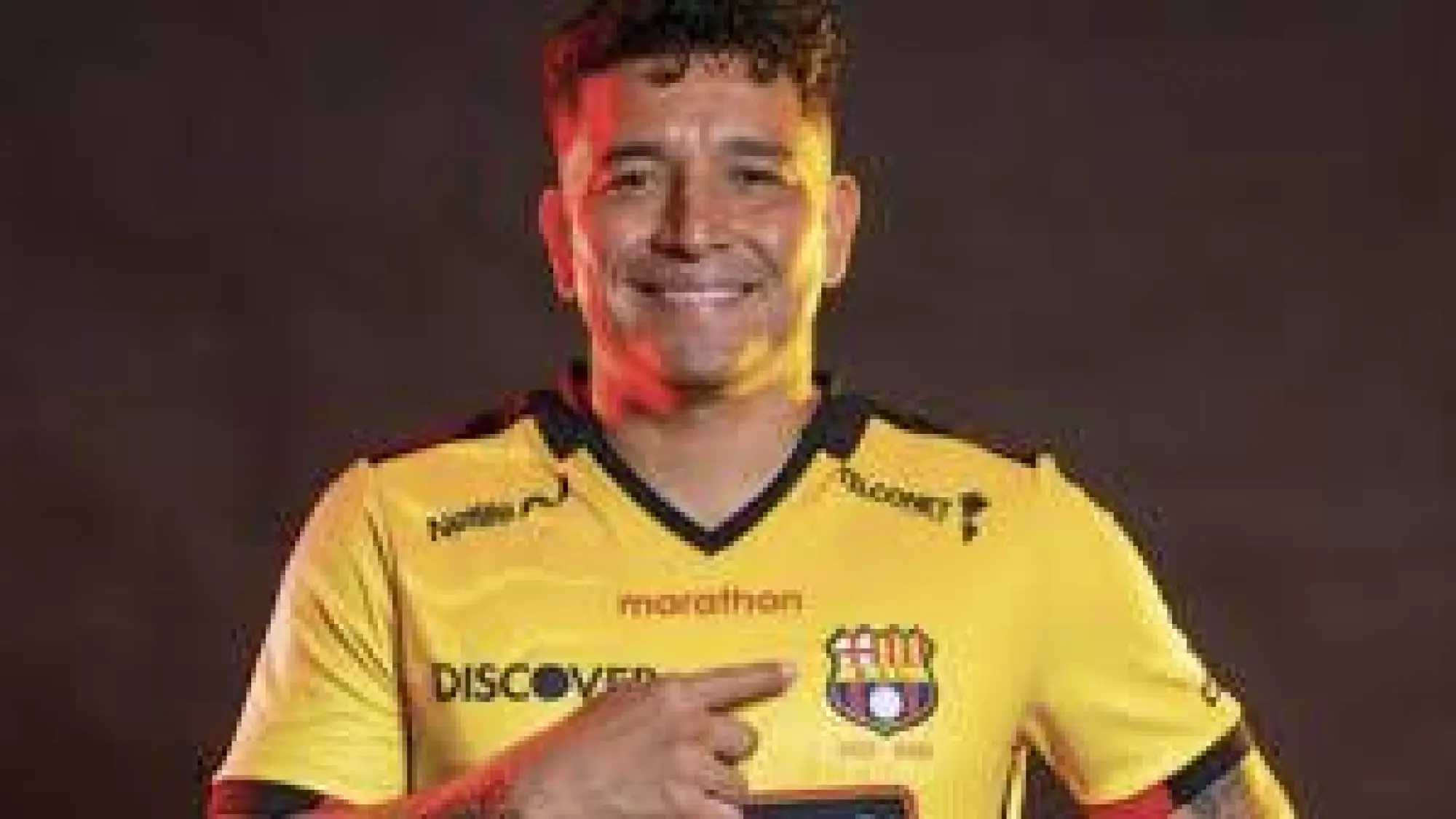 Mario Pineida(+), Redes