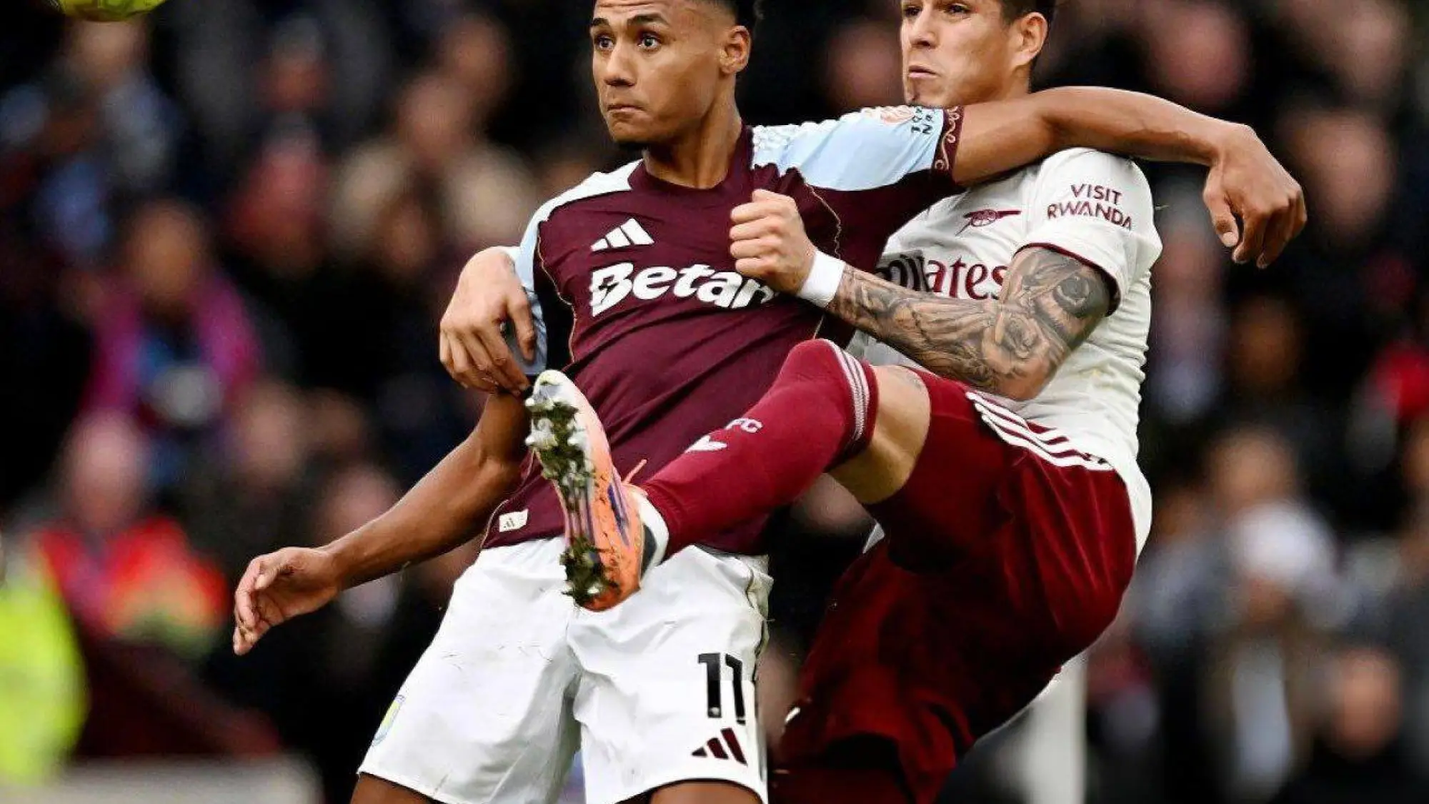 Piero Hincapié en el duelo de hoy ante Aston Villa, @Arsenal