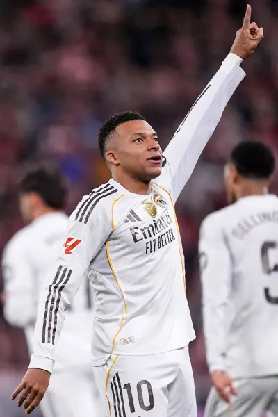 Real Madrid se impone 0-3 al Athletic Bilbao con un doblete de Mbappé