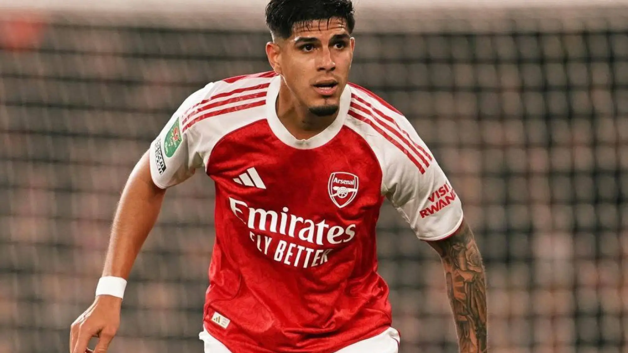 Piero Hincapié jugando para el Arsenal, @Arsenal