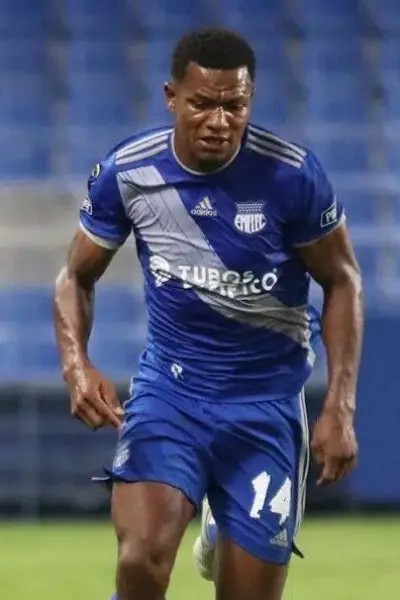 Romario Caicedo renueva con Emelec y seguirá en la temporada 2026