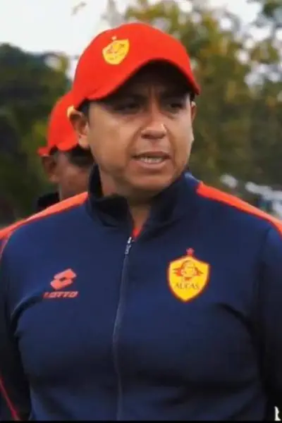 Juan Pablo Buch seguirá al mando de Aucas en 2026