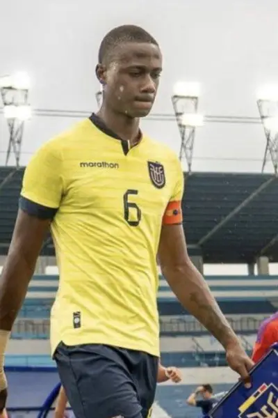 La catalogan como “El nuevo William Pacho” Royal Antwerp busca asegurar el fichaje de un joven ecuatoriana 