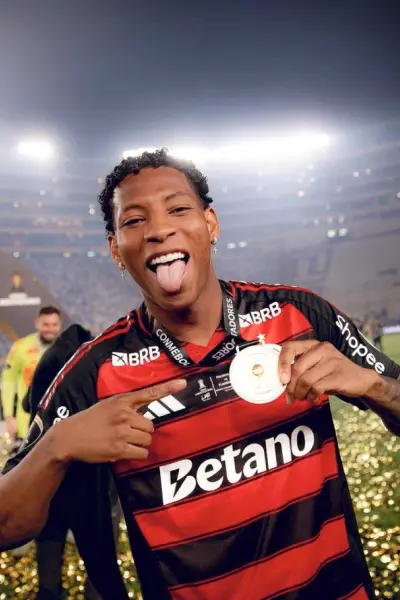 Gonzalo Plata entregó canastas y regalos en Guayaquil 