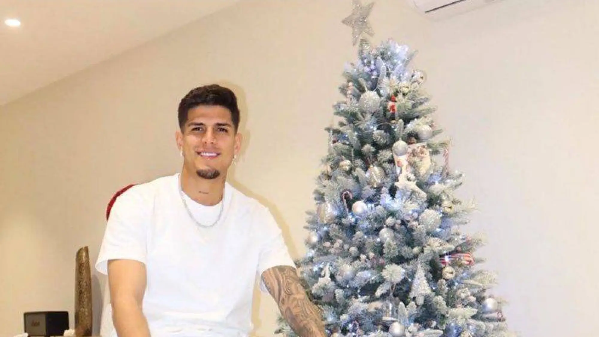 Piero Hincapié en su hogas celebrando Navidad., @PieroHincapie