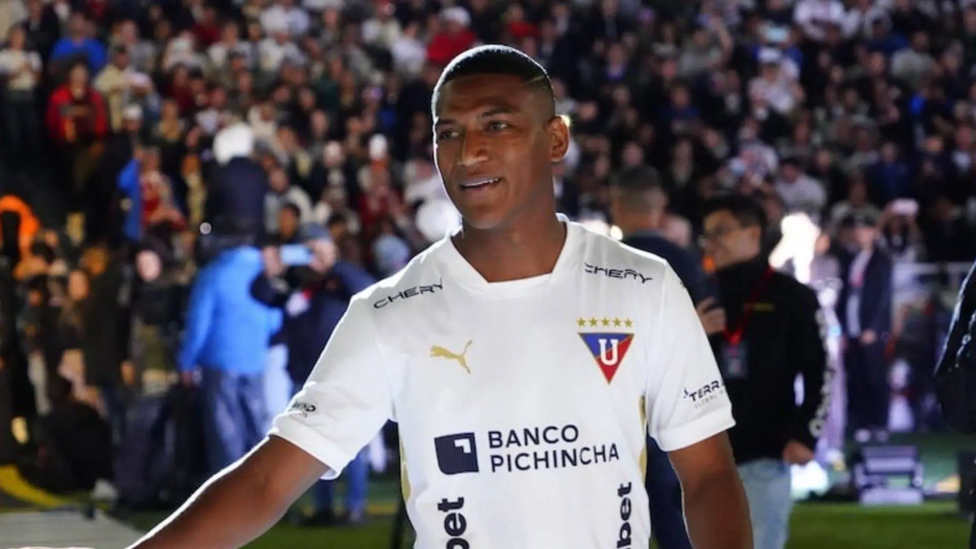 Carlos Gruezo, Redes