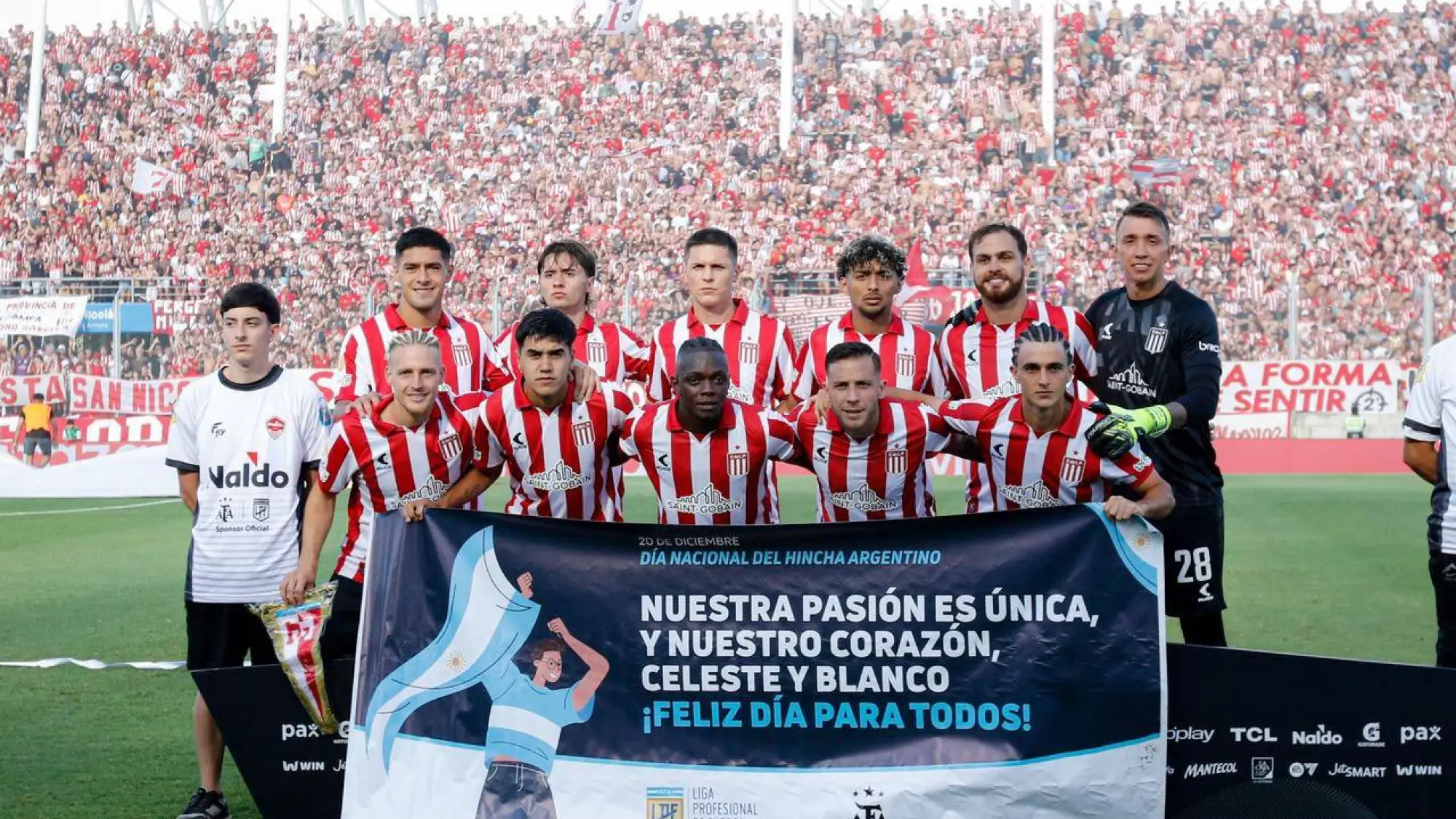 Estudiantes se queda con el trofeo de campeones 2025., AFA