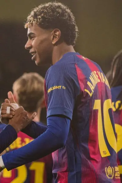 Barça derrota al Villarreal 2-0 y concluye el 2025 en la cima de LaLiga