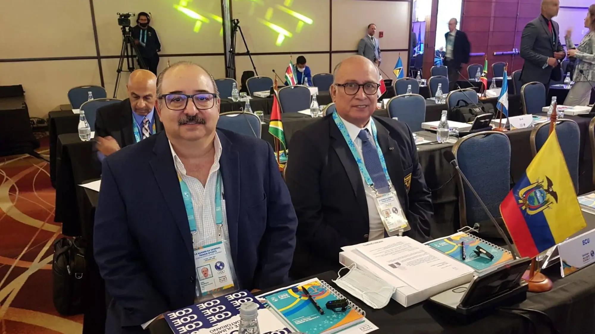 John Zambrano, Redes