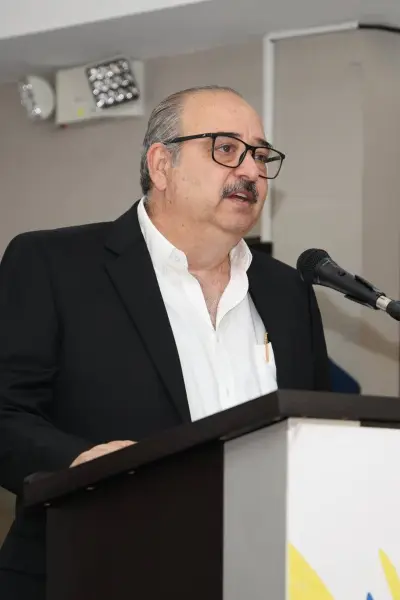 “Alguien debería sensibilizar a este señor”, John Zambrano sobre Roberto Ibáñez 