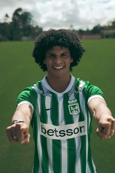 Eduard Bello llega a Atlético Nacional tras finalizar su contrato con Barcelona SC