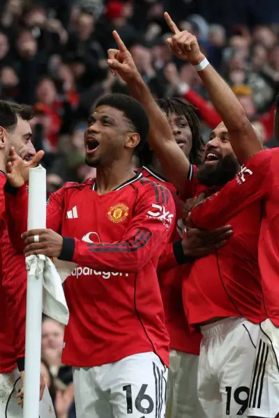 Manchester es rojo: El United venció 2-0 al City en el debut de Michael Carrick