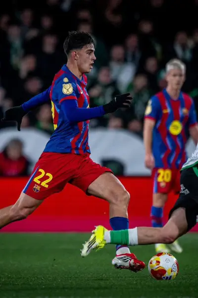 El FC Barcelona avanza en la Copa del Rey tras vencer 2-0 al Racing de Santander