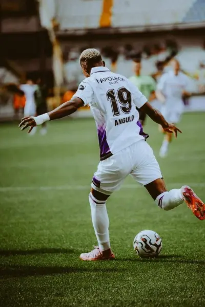 Doblete de Nilson Angulo en el Bélgica 