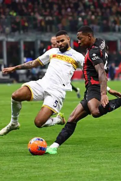 Pervis Estupiñán fue titular en la victoria del Milan ante Lecce