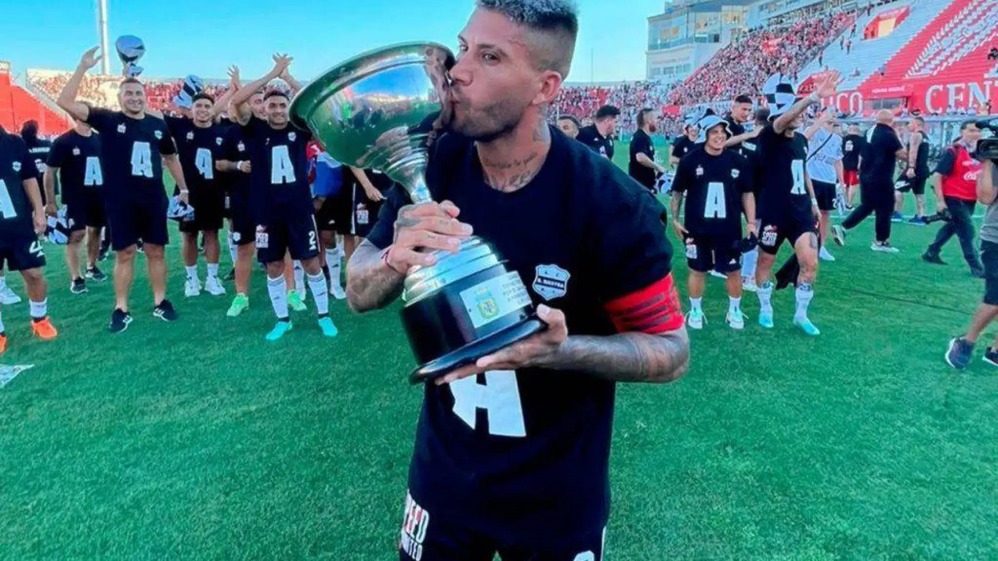 Milton Celiz en Deportivo Riestra., Redes