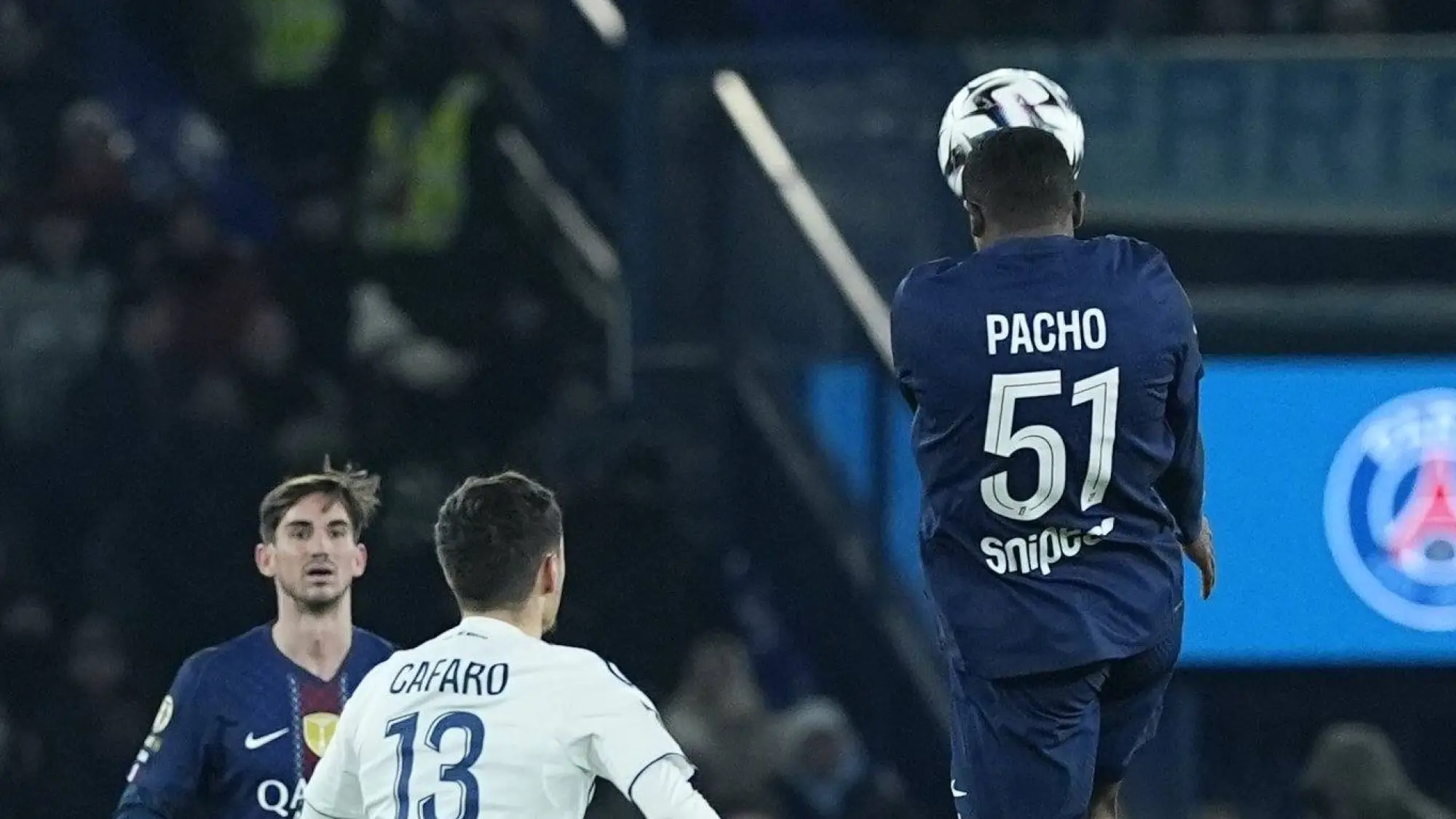 William Pacho, Redes 