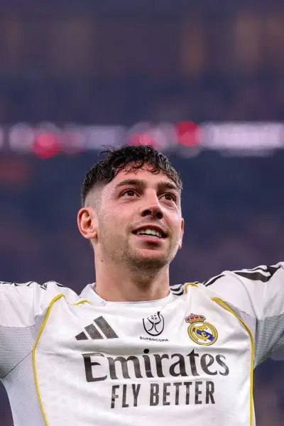 Real Madrid vence 2-1 al Atlético y clasifica a la final de la Supercopa de España