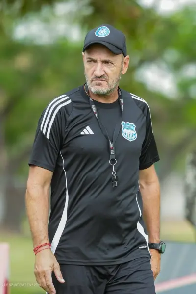 Última hora: Guillermo Duró no continúa como DT de Emelec