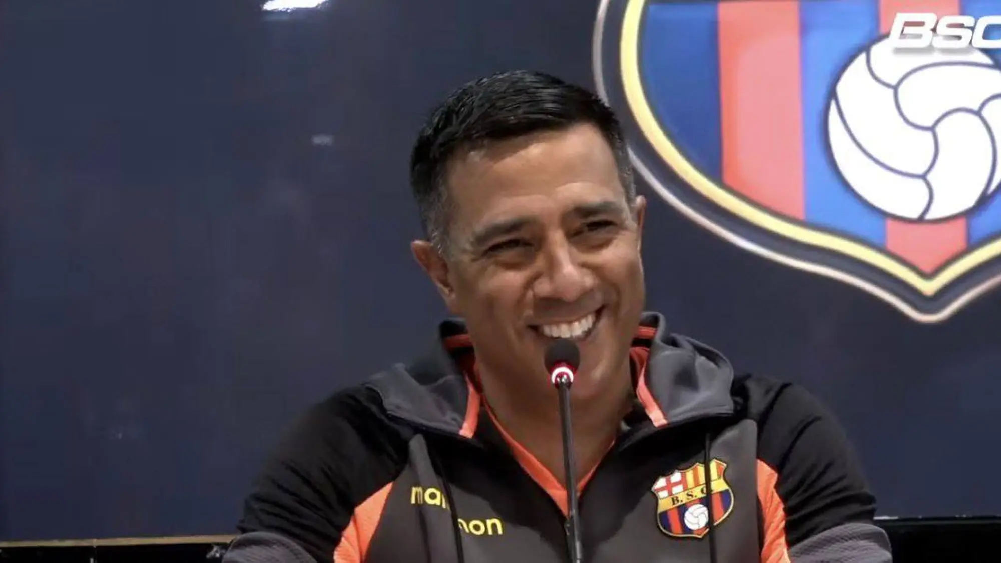 César Farías fue presentado en rueda de prensa., BSC+