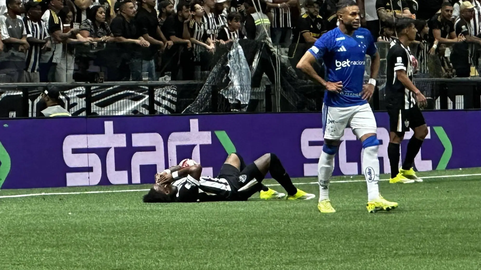 Angelo Preciado, Redes