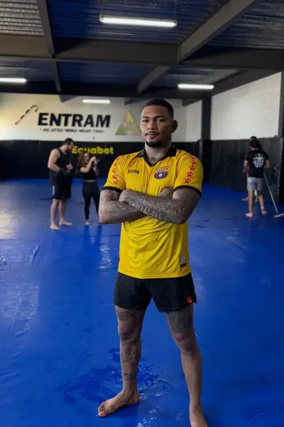 Michael Morales entrena con la camiseta de Barcelona SC