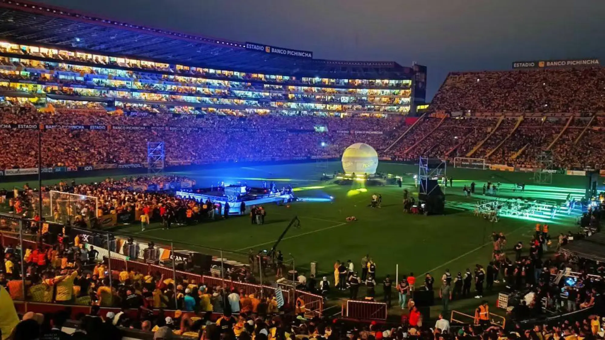 Noche Amarilla 2025., El Universo