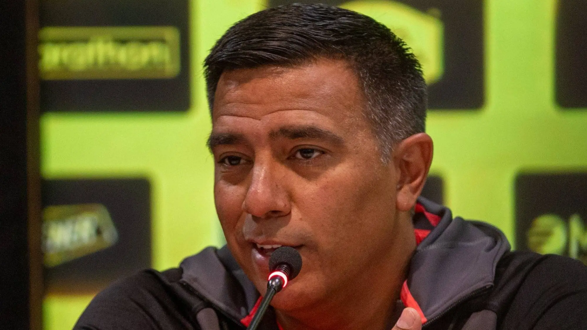 César Farías , Redes