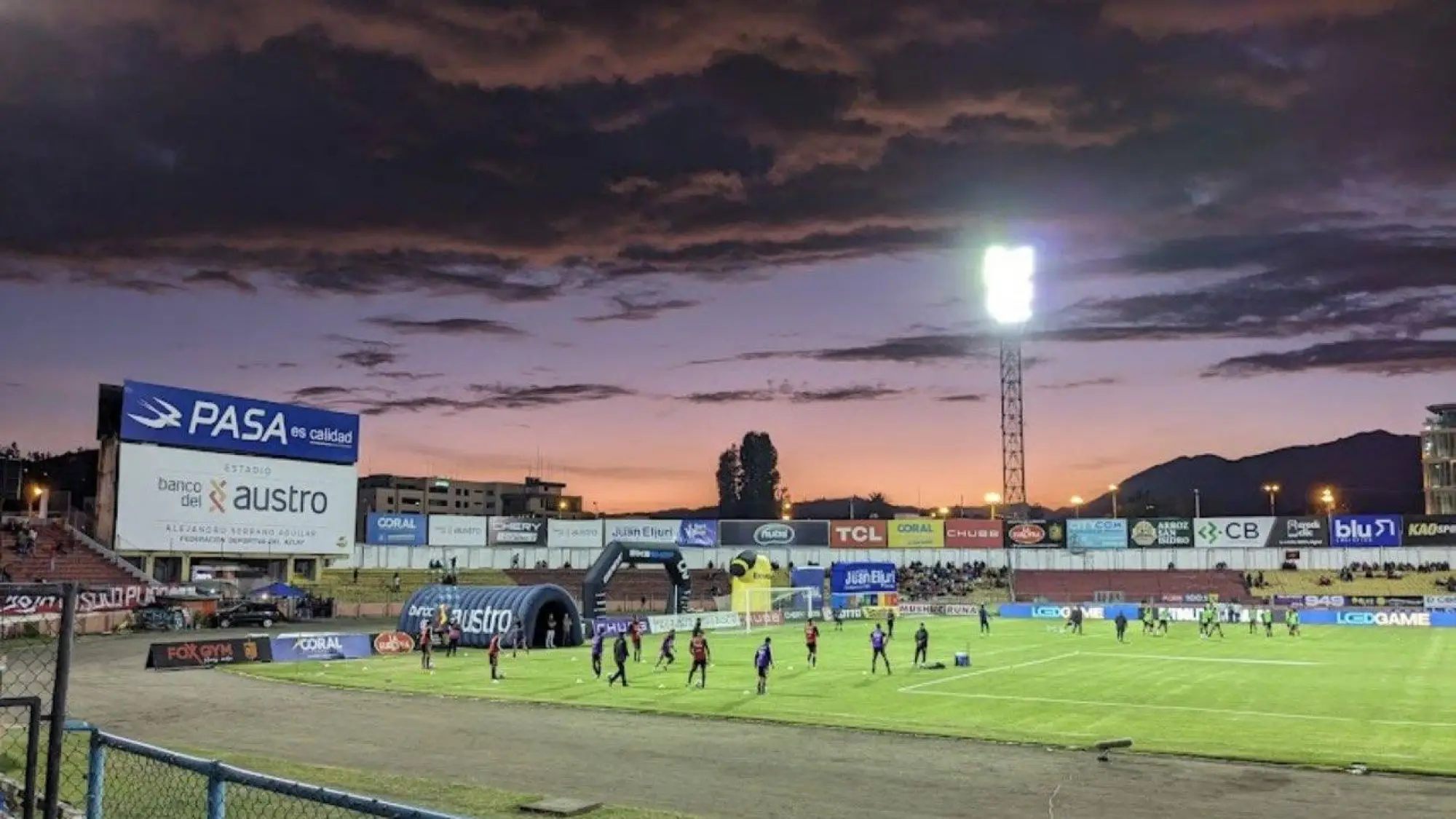 Estadio Alejandro Serrano Aguilar, Redes