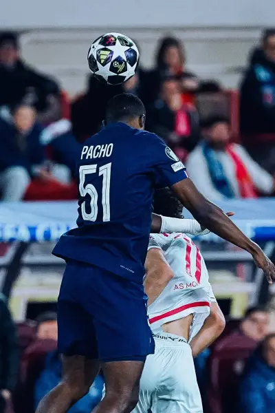 PSG toma ventaja en los playoffs de la Champions League