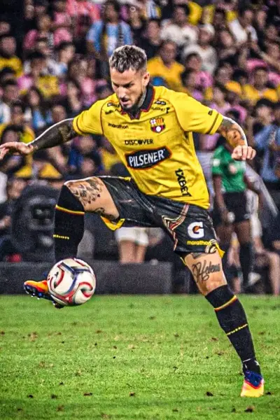 César Farías descarta lesión de Benedetto