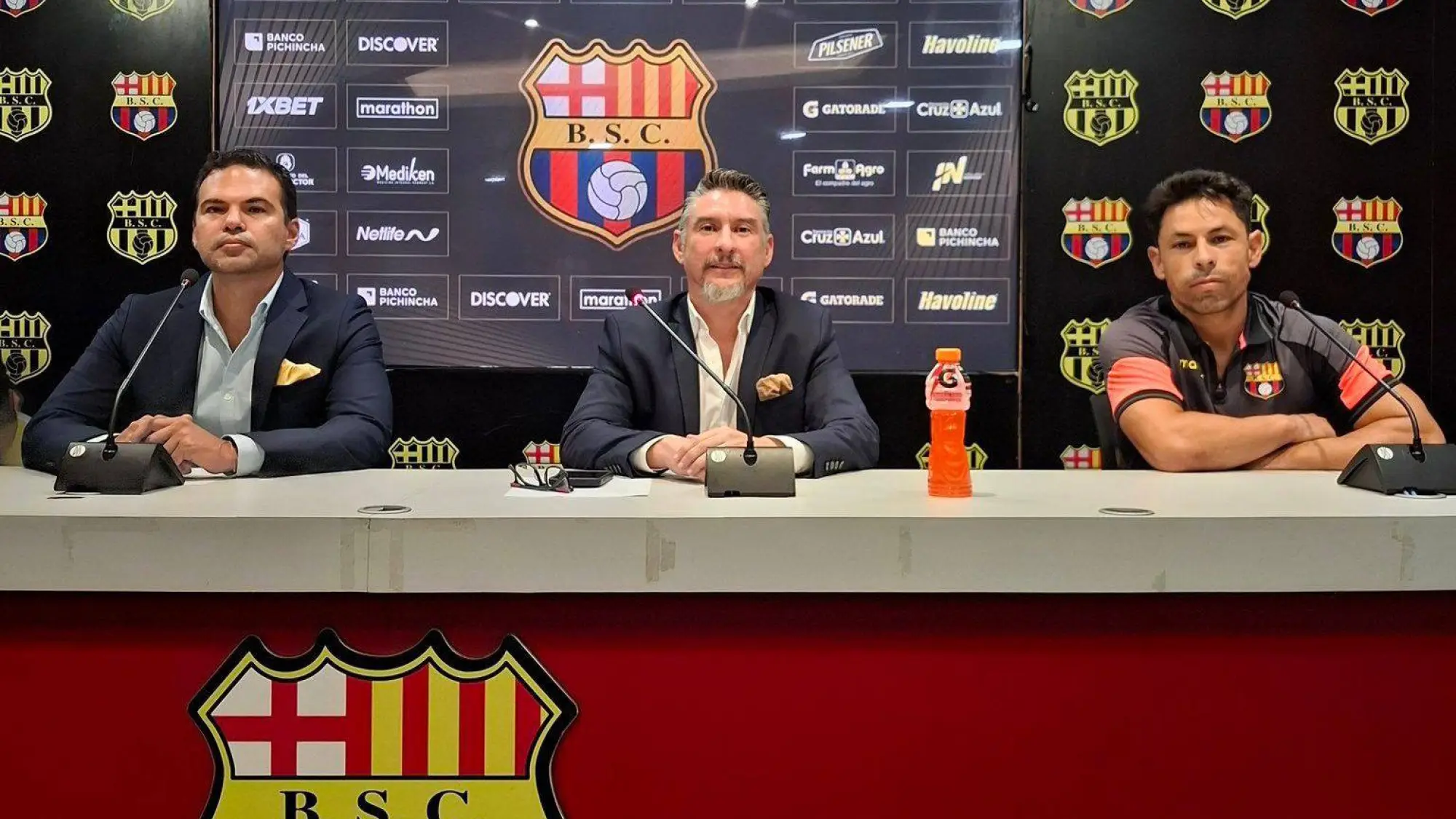 Rueda de prensa de hoy en el estadio Monumental., Redes