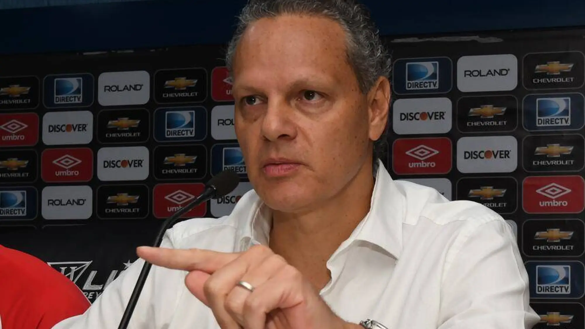 Esteban Paz, Redes