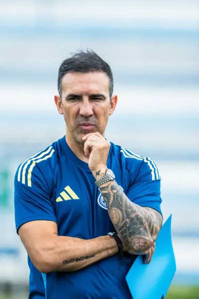 Emelec anunció como quedó definido su cuerpo técnico