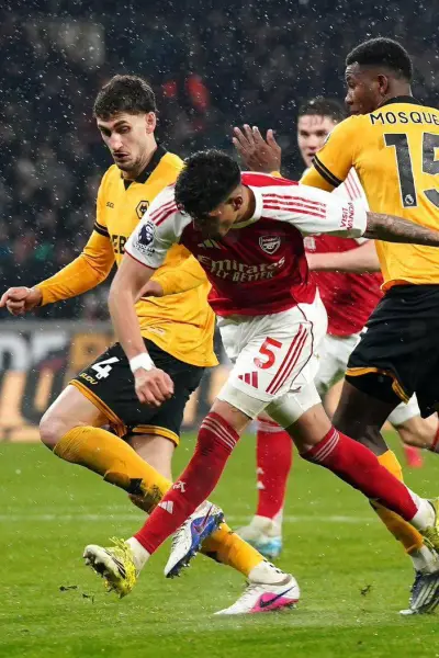 Piero Hincapié marcó su primer gol con Arsenal en la Premier League