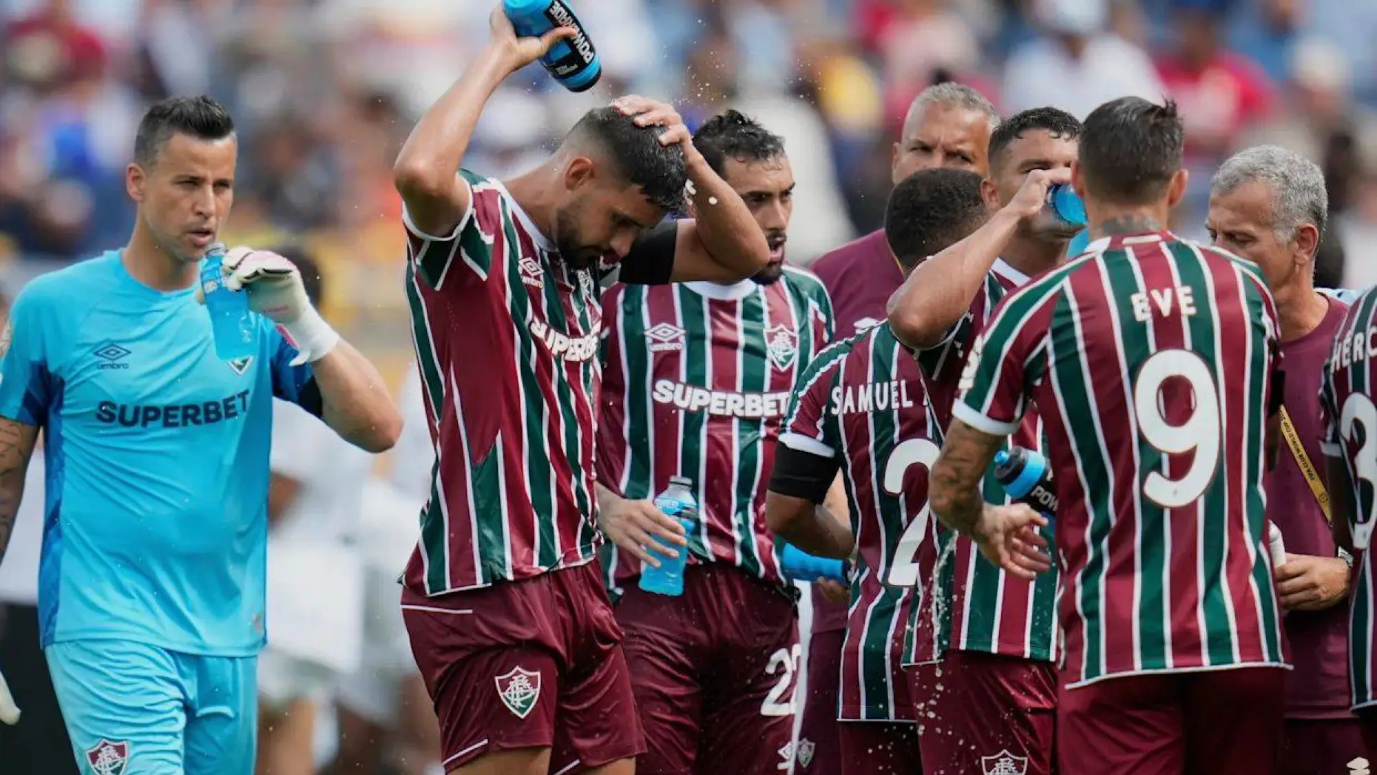 Fluminense en una para por hidratación., AFP