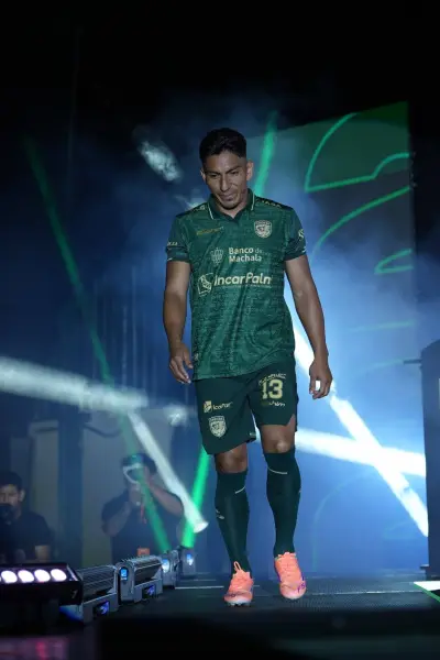 Orense Sporting Club presentó sus nuevos uniformes 