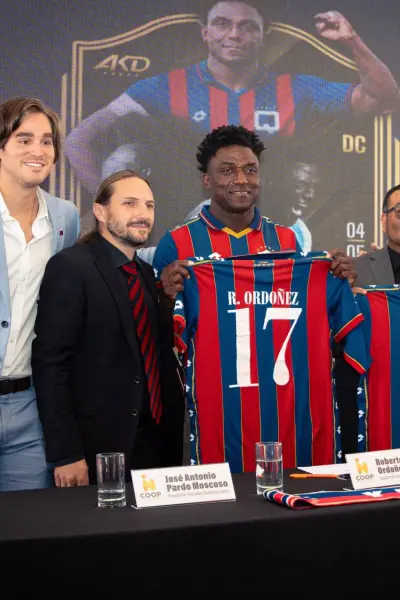 Deportivo Quito presentó a Roberto la ‘Tuka’ Ordóñez 